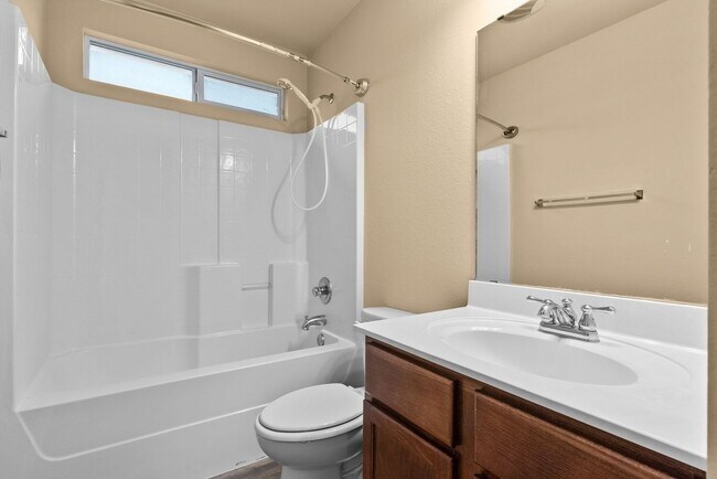 Foto del edificio - 417 Emerald Ridge Dr