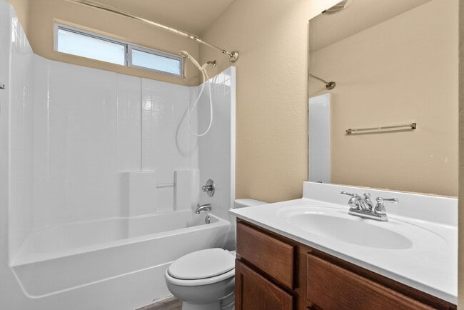 Building Photo - 417 Emerald Ridge
