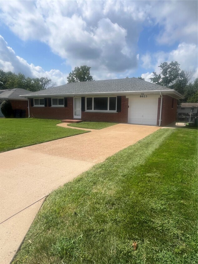 Building Photo - 8623 Villa Crest Dr