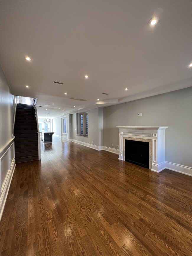 Photo du bâtiment - 3 Bedroom House for Rent Near Trinity Bell...