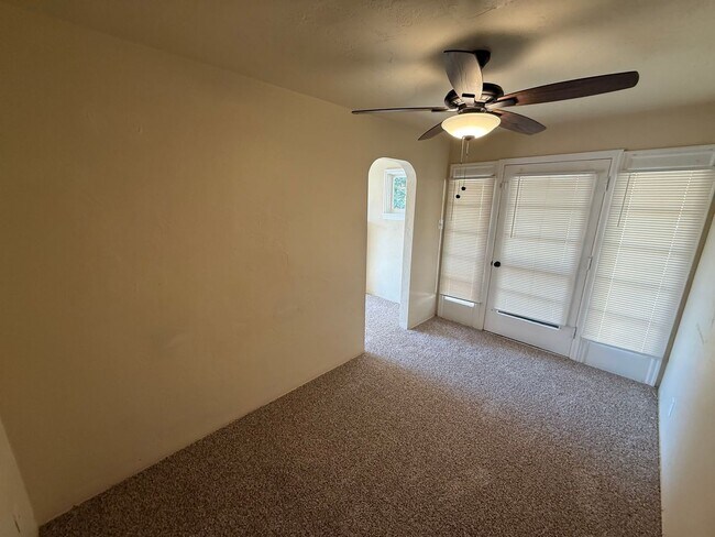 Foto del edificio - 334 B St