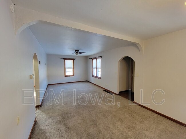 Building Photo - 1812 Logan Ave