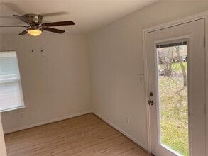 Building Photo - 3722 Putnam Dr