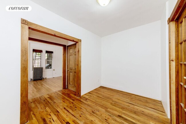 Foto del edificio - 327 Jefferson Ave