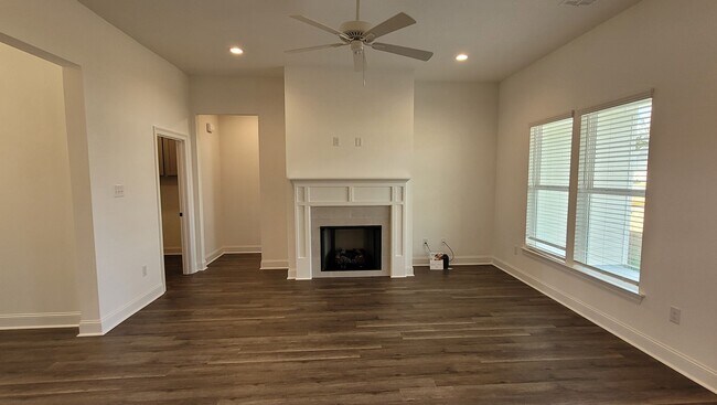 Building Photo - Beautiful new construction in Watson!