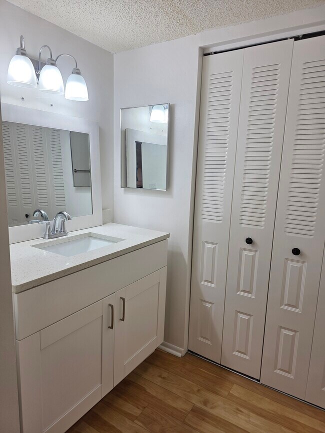 Master Vanity - 2901 26th St W