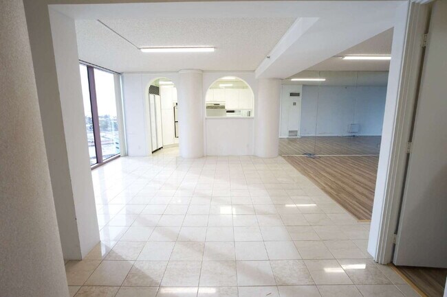 Foto del edificio - Spacious 2BR/2BA w/ Views, Lanai & 2 Parking – One Waterfront Tower