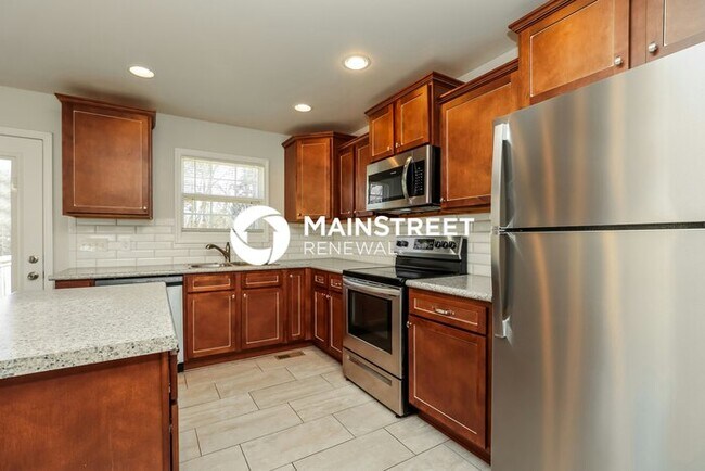 Foto del edificio - 3 Bedroom Pet-Friendly Home in Murfreesboro, TN with Main Street Renewal