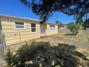 Building Photo - 2726 W Langenberg Ave