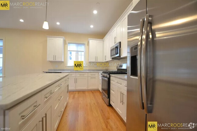 Building Photo - 7B Sparhawk St