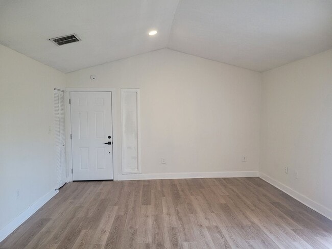 Building Photo - 1236 Dovehill Dr