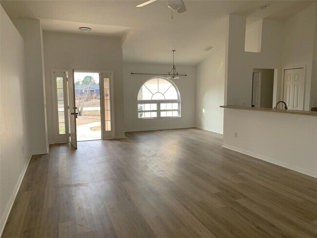 Foto del edificio - 12516 Willmington Blvd