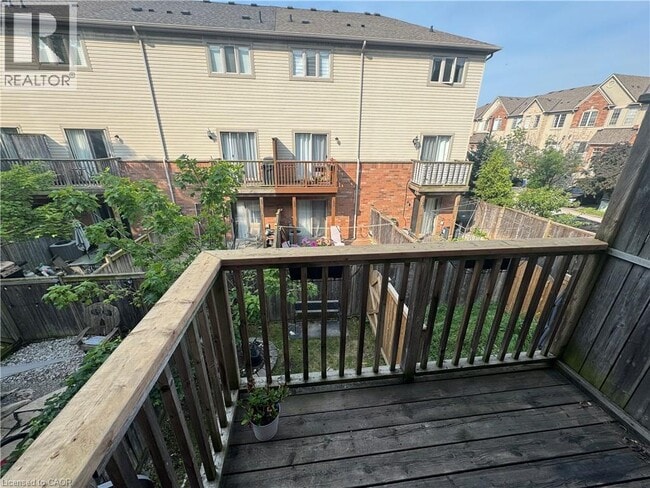 Building Photo - 690 Summers Common