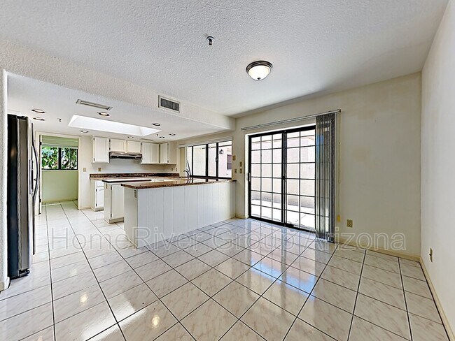 Foto del edificio - 9319 N 110th St