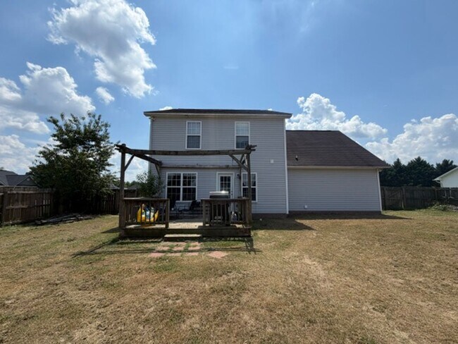 Building Photo - 205 Scaley Bark Dr