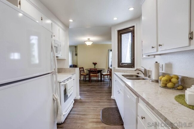 Foto del edificio - 3960 Voltaire St