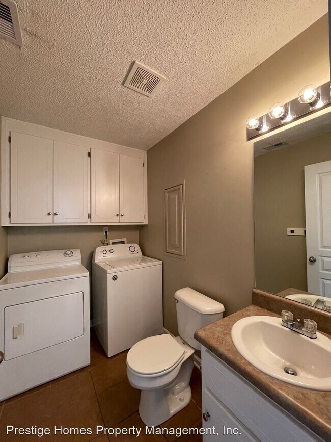 Building Photo - 3 br, 2.5 bath House - 302 Claremont Ave