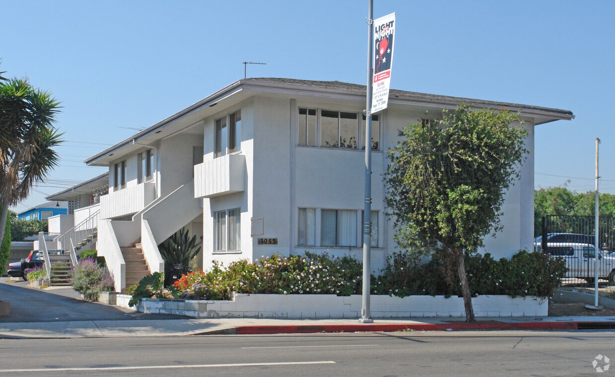 Primary Photo - 3053 S Robertson Blvd