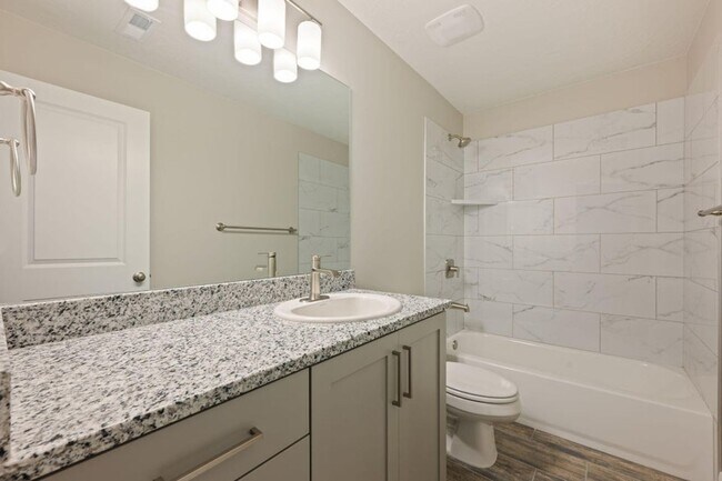 Foto del edificio - New 3 Bedroom 2.5 Bathroom Townhome