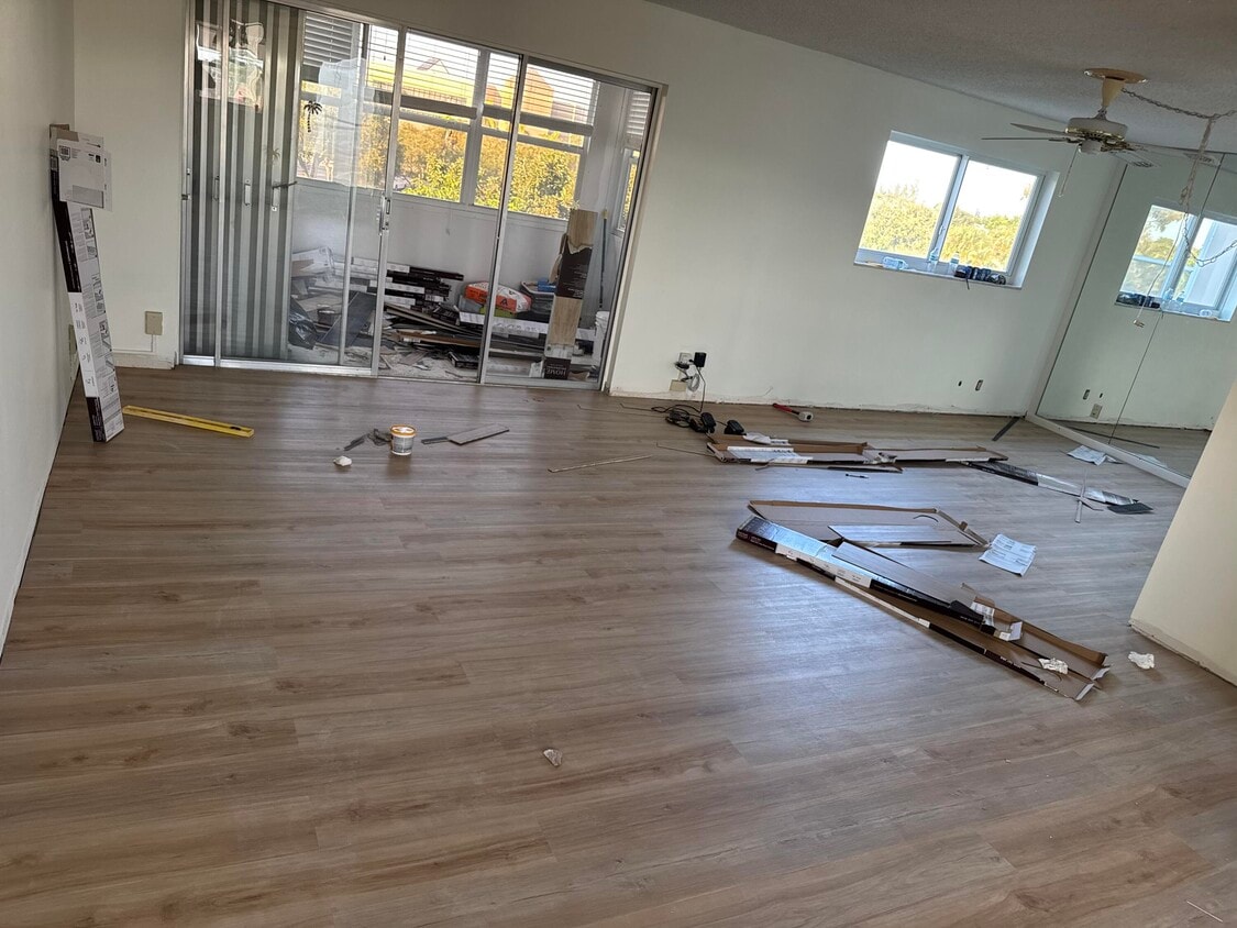 Primary Photo - 725 Lori Dr