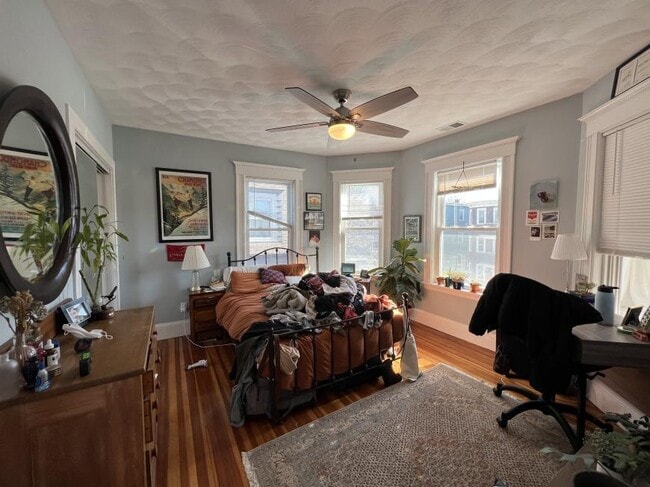 Building Photo - 4.0 bedroom in Somerville Massachusetts 02144