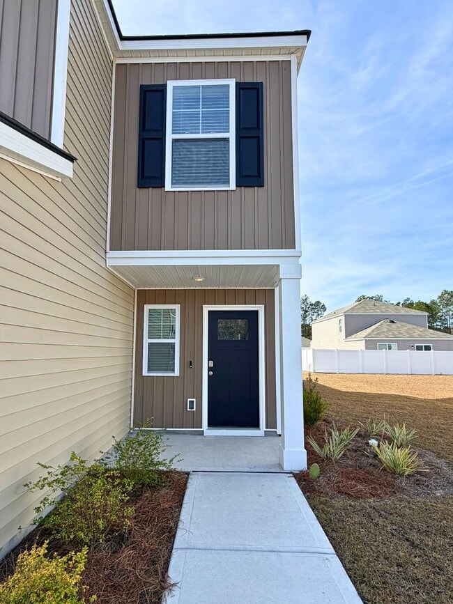 Building Photo - Practically brand new 4 bedroom home !