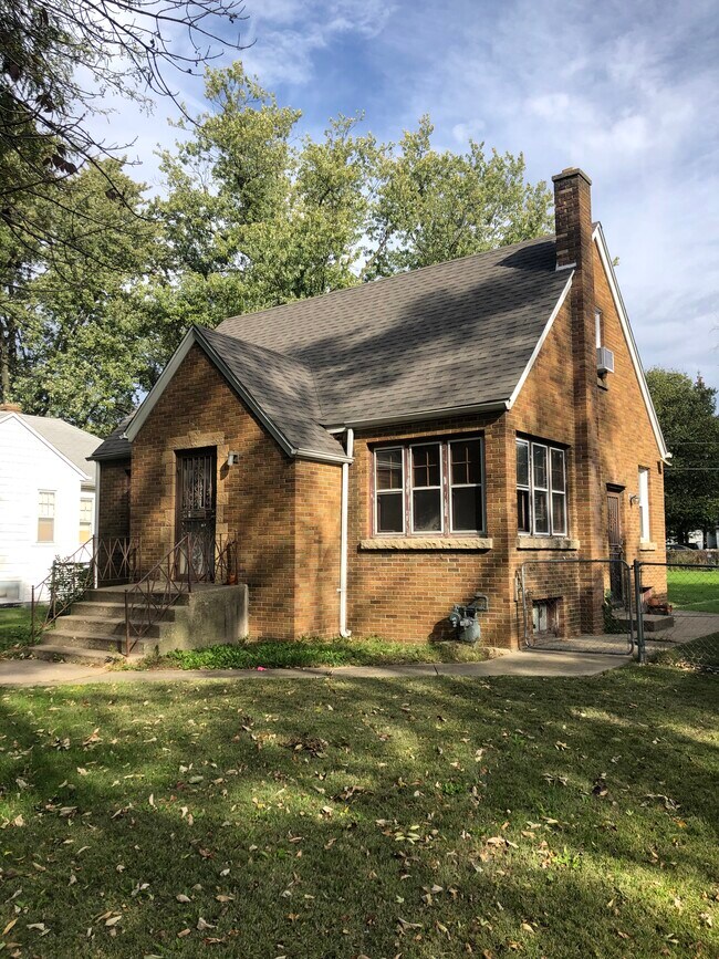 Building Photo - 568 S Osborn Ave