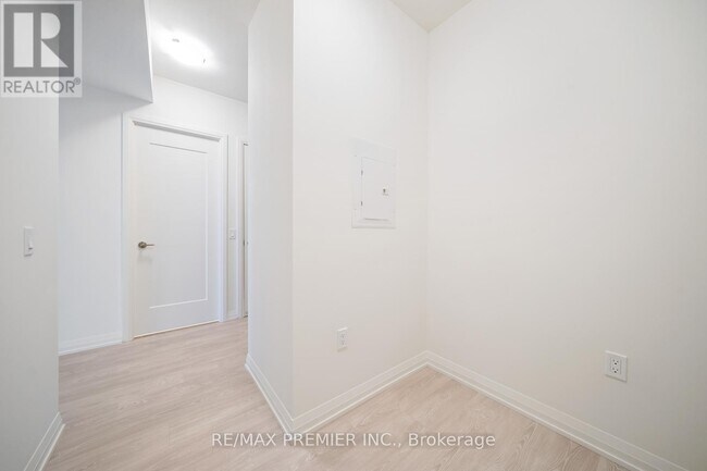 Photo du bâtiment - 8960-8960 Jane St