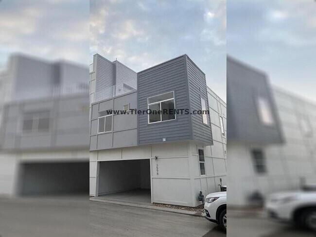 Building Photo - Modern 3 bed/2.5 bath townhome with great ...
