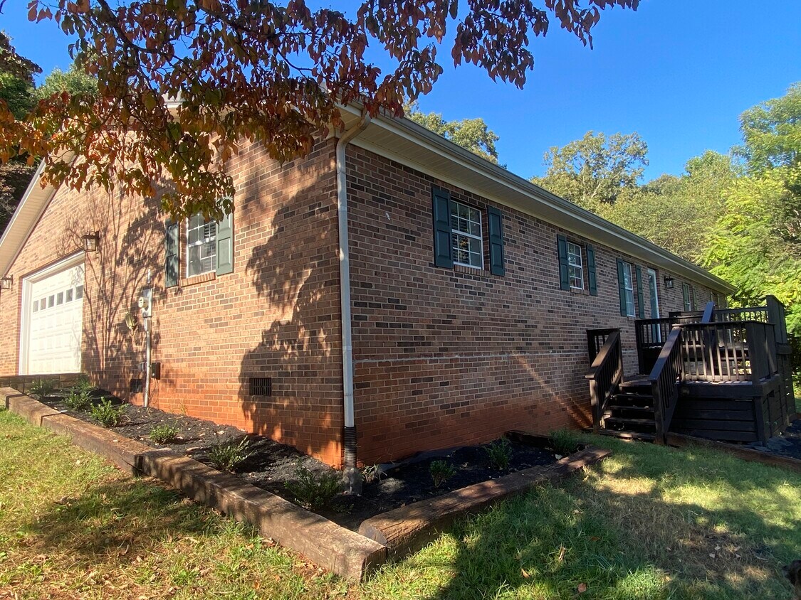 Primary Photo - 1544 Hiwassee Rd