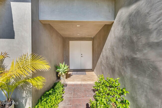Building Photo - 140 Parkview Dr
