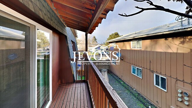 Building Photo - 607 N 6th Ave