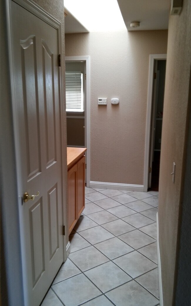 Building Photo - Custom 3 Bd 2ba Home at River Oaks Community