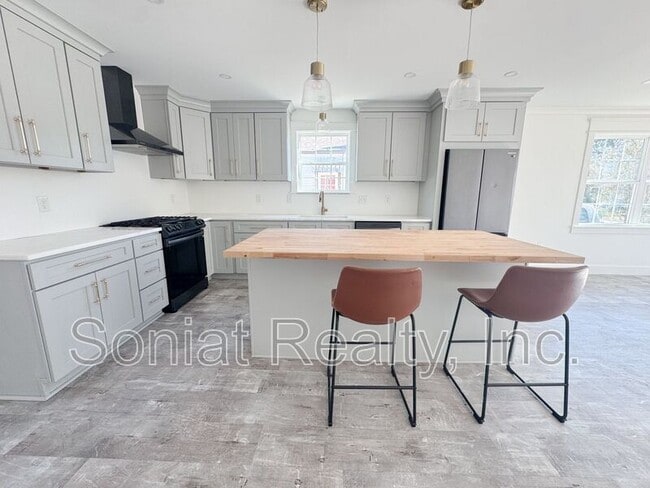 Building Photo - 235 Jefferson Heights