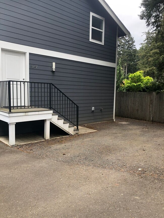 Foto del edificio - Beautiful Tracyton Studio