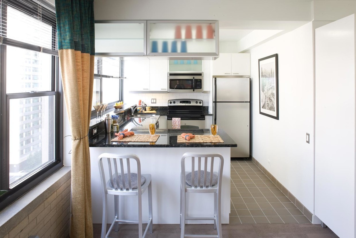 Kitchen - 1607 E 50th Pl