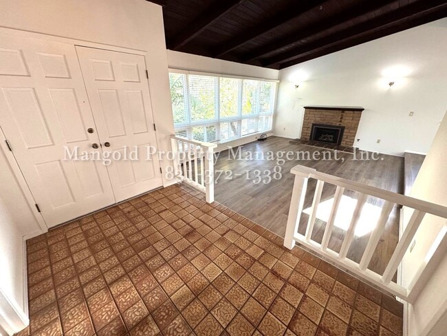 Building Photo - Great Home Located in Monterey Neighborhoo...