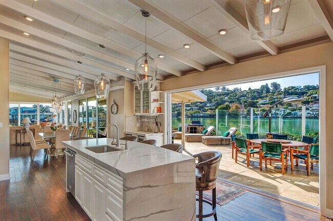 Foto del edificio - 33 Windward Rd