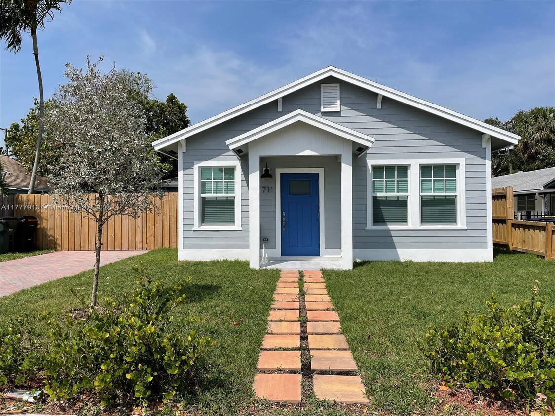 Foto principal - 711 N L St