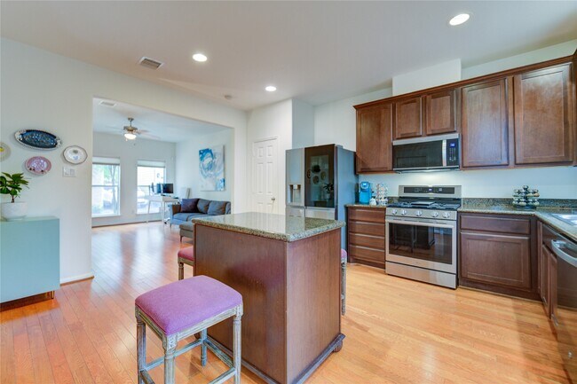 Foto del edificio - 2206 Naomi St