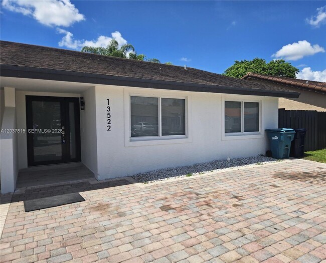 Building Photo - 13520 SW 64th Ct