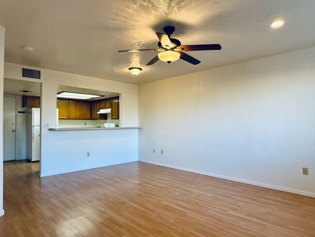 Foto del edificio - AVAILABLE NOW!!!