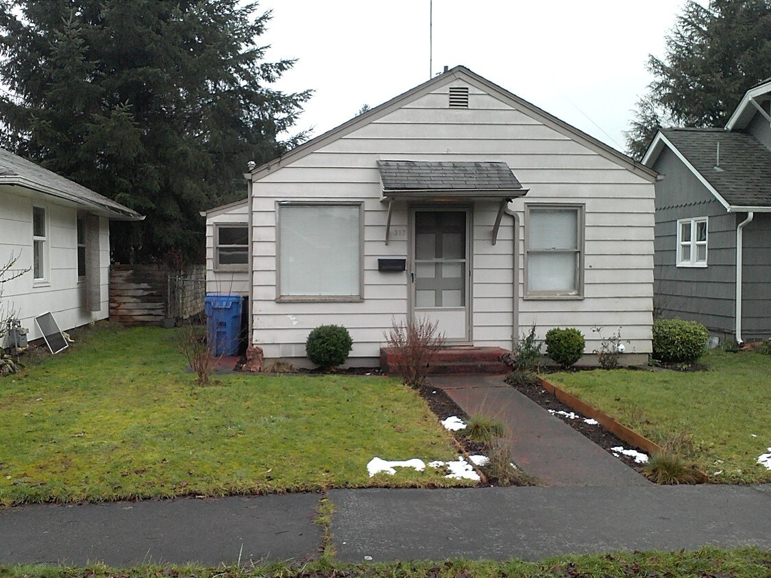 317 Latona St, Centralia, WA 98531 House for Rent in Centralia, WA