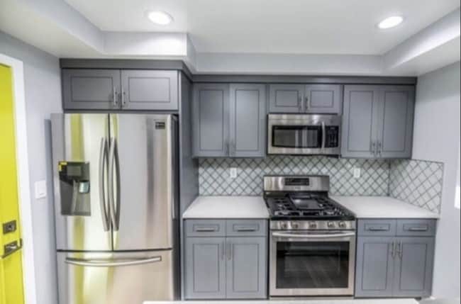 Building Photo - 1120 1/2 N Heliotrope Dr