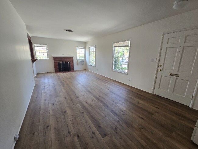 Foto del edificio - 7246 Allott Ave
