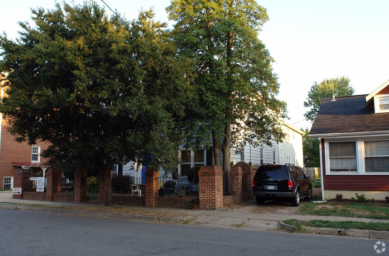 Building Photo - 210 E Windsor Ave
