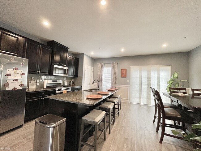 Building Photo - 3 br, 2.5 bath Townhome - 14503 Hunts Farm...
