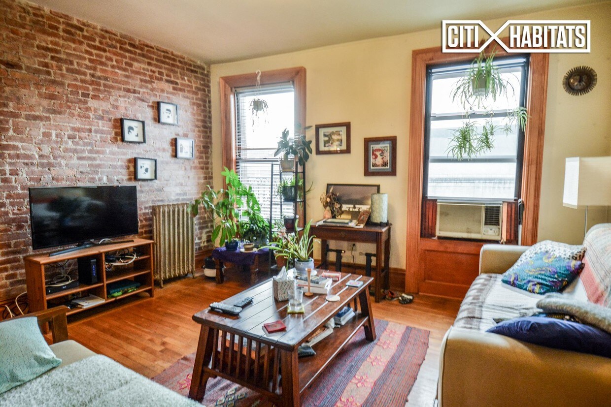Primary Photo - 4260 Broadway