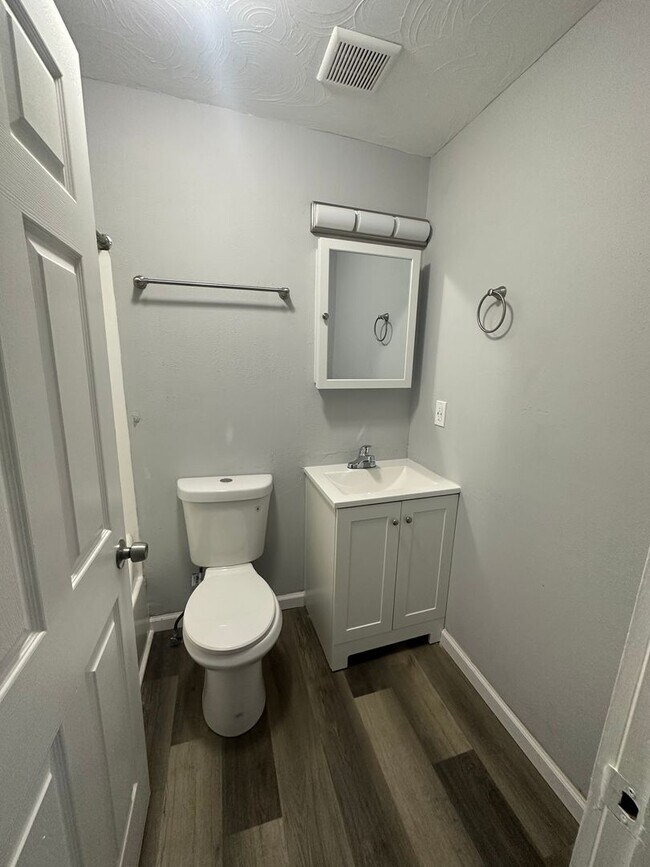 Foto del edificio - 3bd Single Cleveland East Side Cash Pay