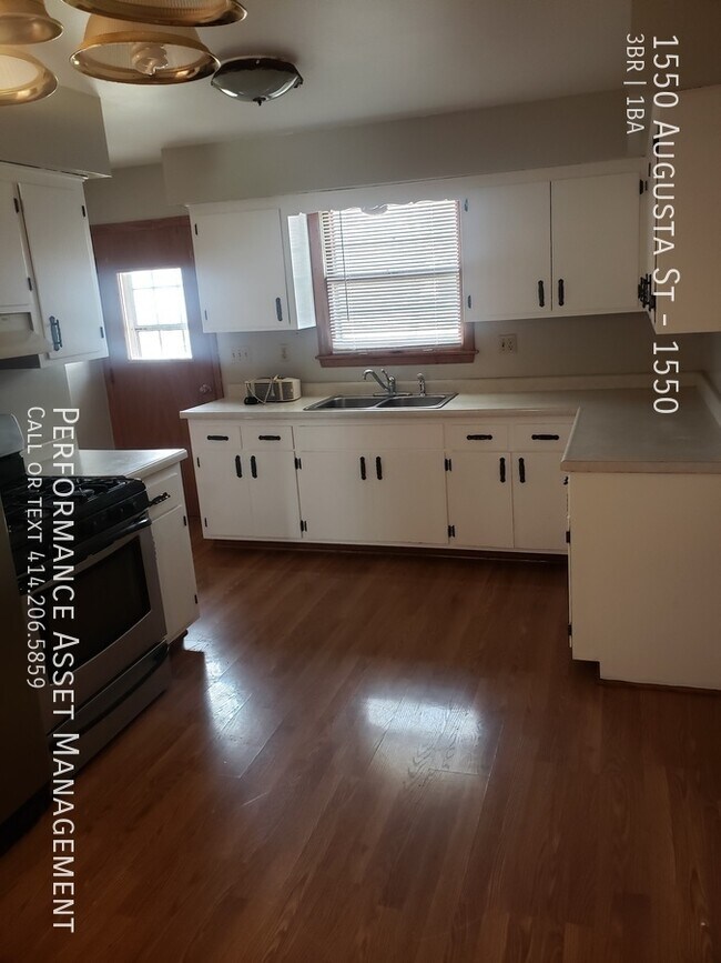 Foto del edificio - Beautiful 3 bedroom ranch with garage!!